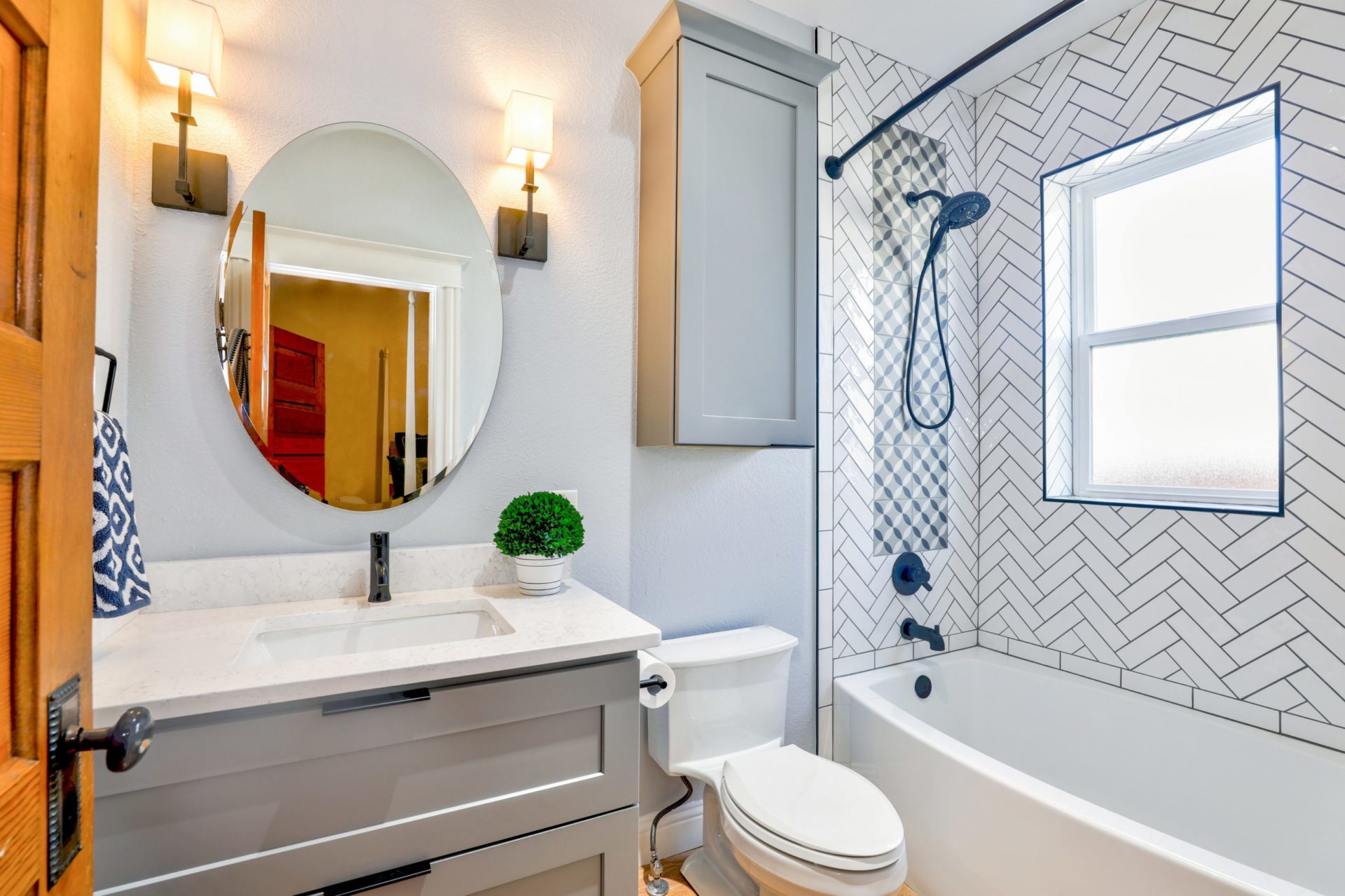 How to Decorate Your Bathroom with Towels: Color Coordination and Styling  Tips