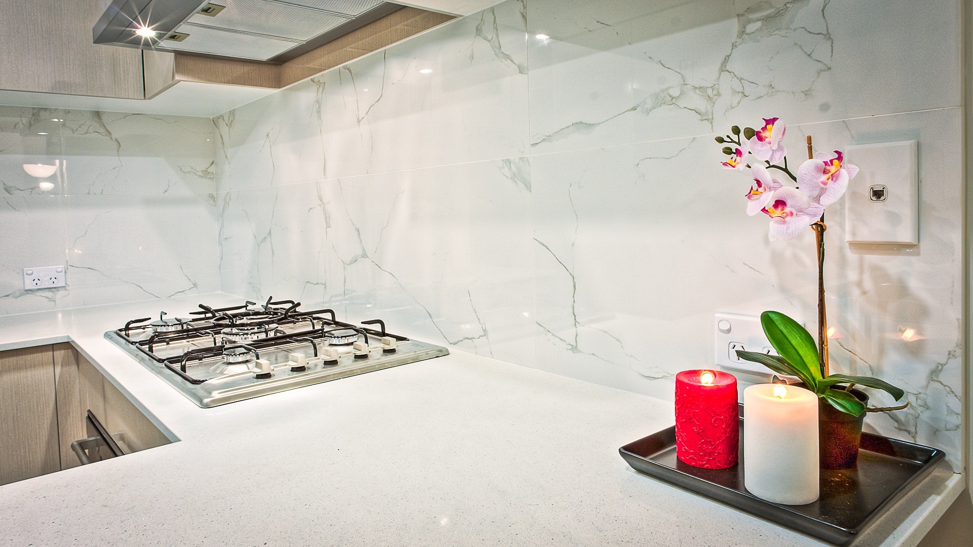 backsplash candles contemporary