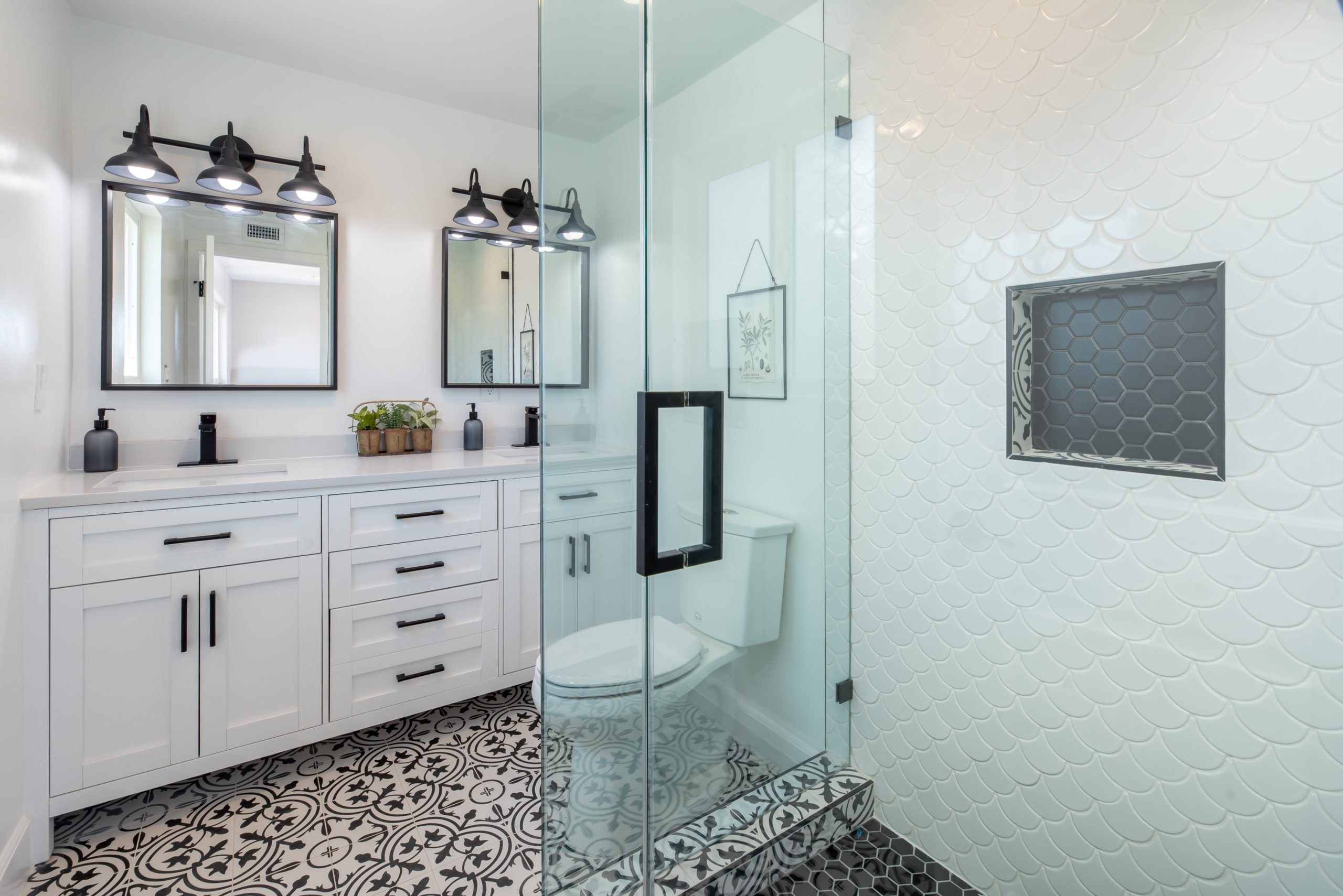 Featured image of post Modern Bathroom Shelves Over Toilet - Shop wayfair for all the best over the toilet storage.