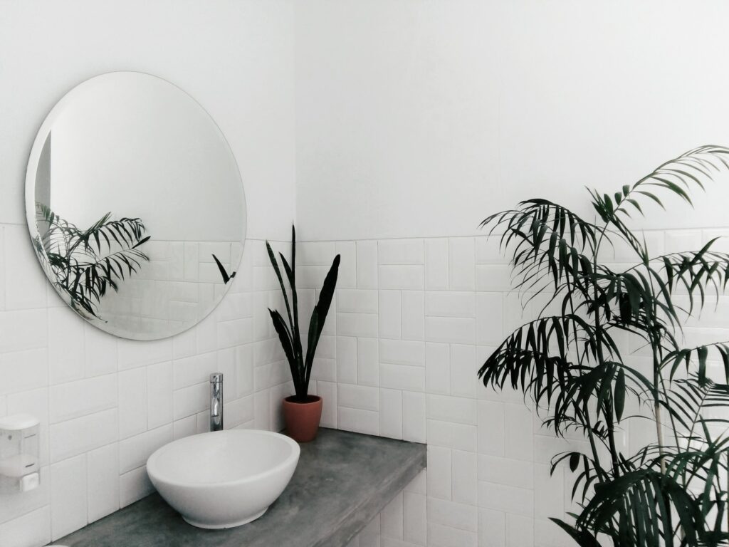 minimal bathroom tiling
