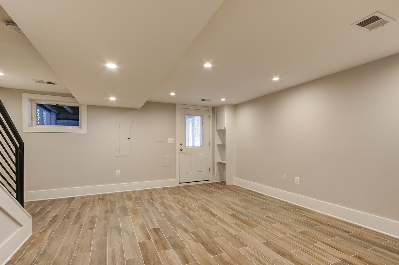 Hardwood flooring cost per store square foot