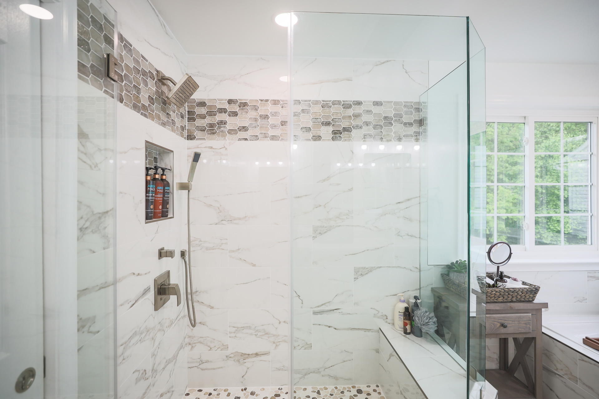 bathroom-modern-marble-tile