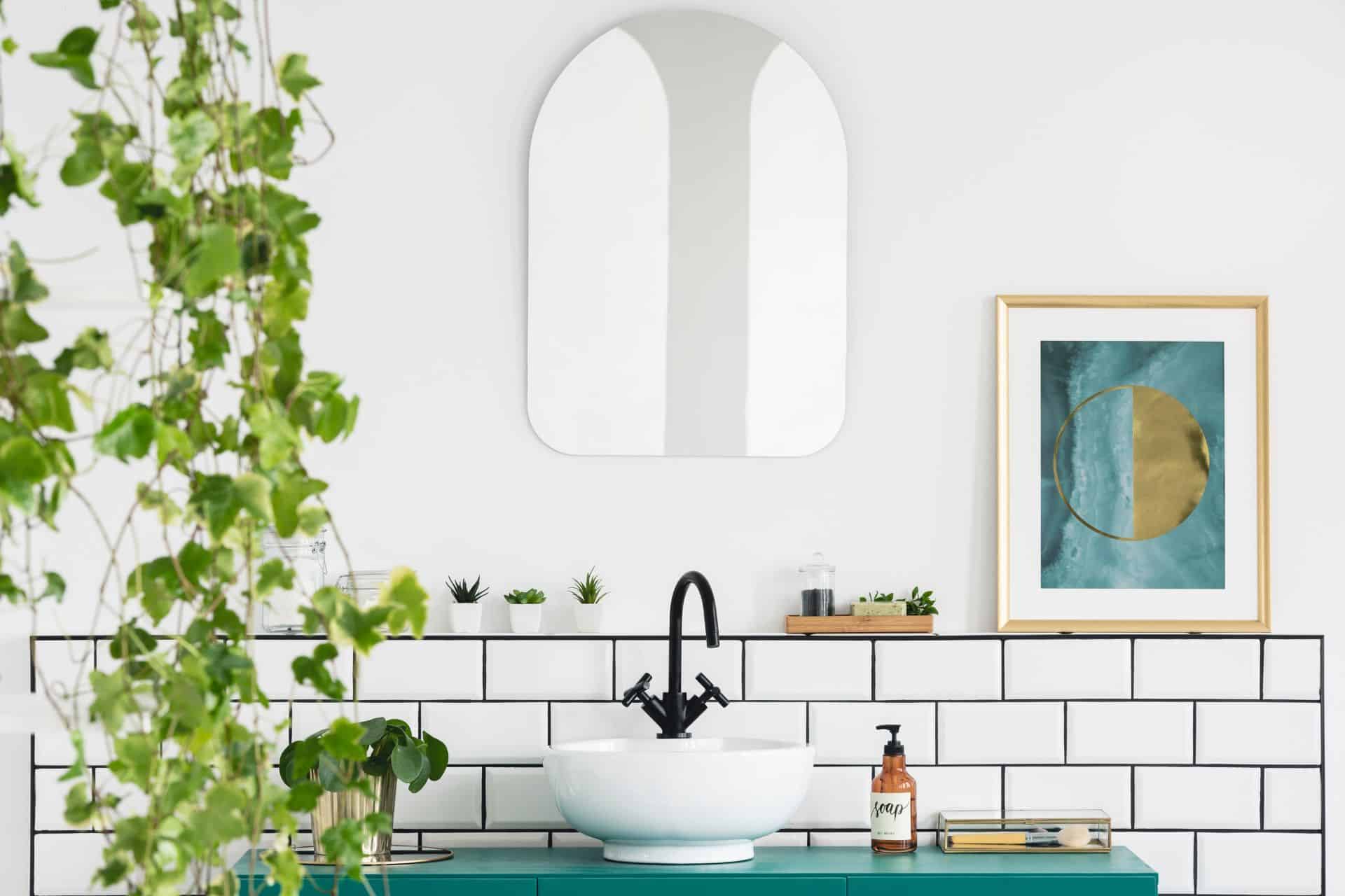 arched bathroom mirror